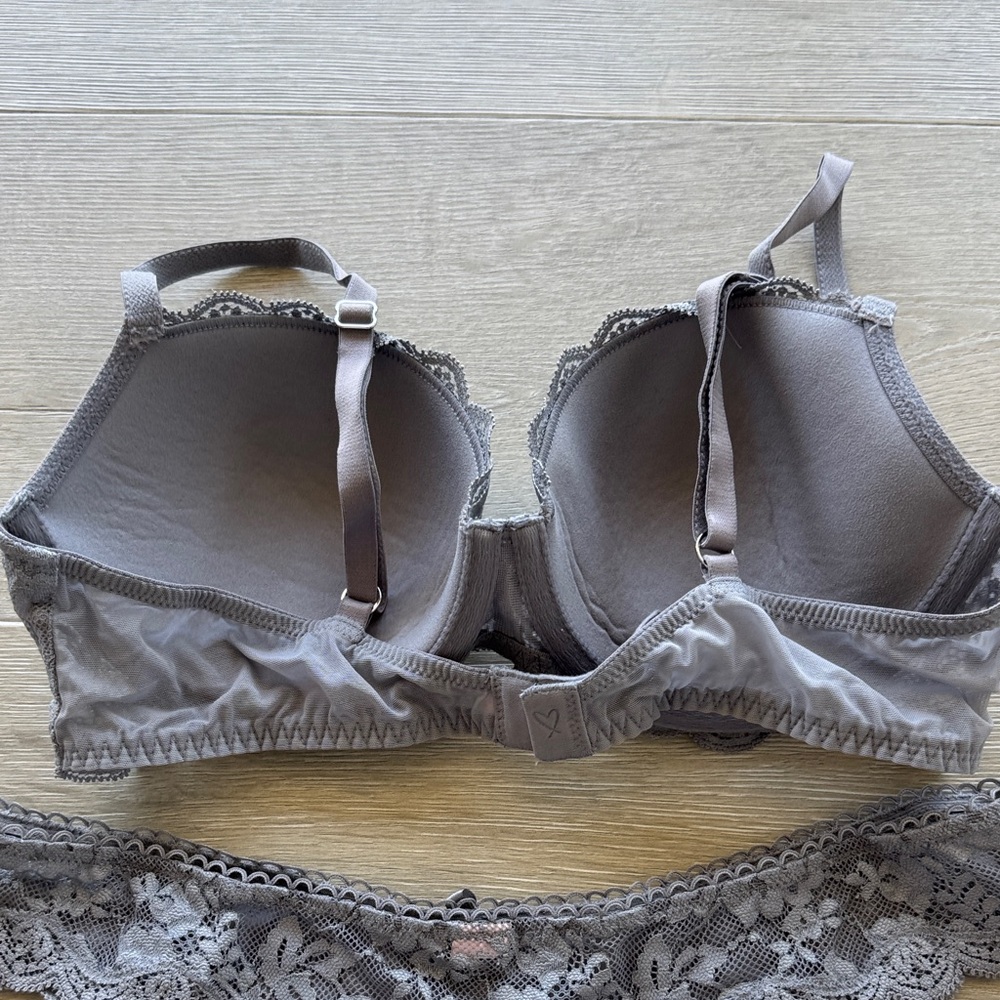 Victoria's Secret Shimmery Silver Lace Bra & Thong Set - Picture 6 of 6
